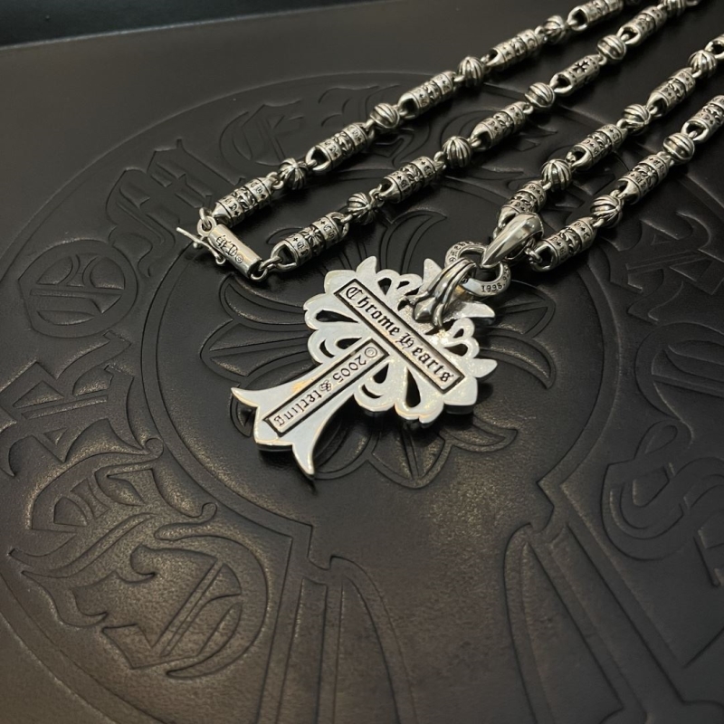 Ch*0me He**ts necklaces